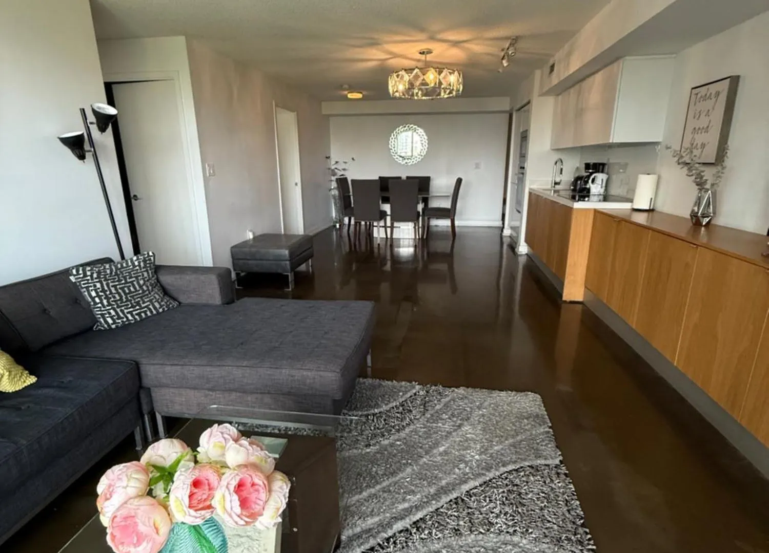 Toronto Downtown Luxurious Stylish 3 Bedroom 3 Bath 2 Balconies Near Rogers Centre Lakeview Condo 0*,
