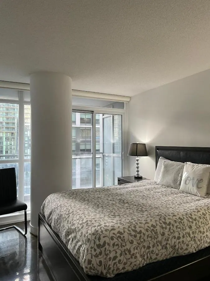 Apartment Toronto Downtown Luxurious Stylish 3 Bedroom 3 Bath 2 Balconies Near Rogers Centre Lakeview Condo