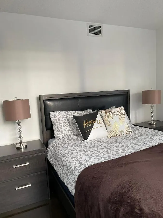 Toronto Downtown Luxurious Stylish 3 Bedroom 3 Bath 2 Balconies Near Rogers Centre Lakeview Condo