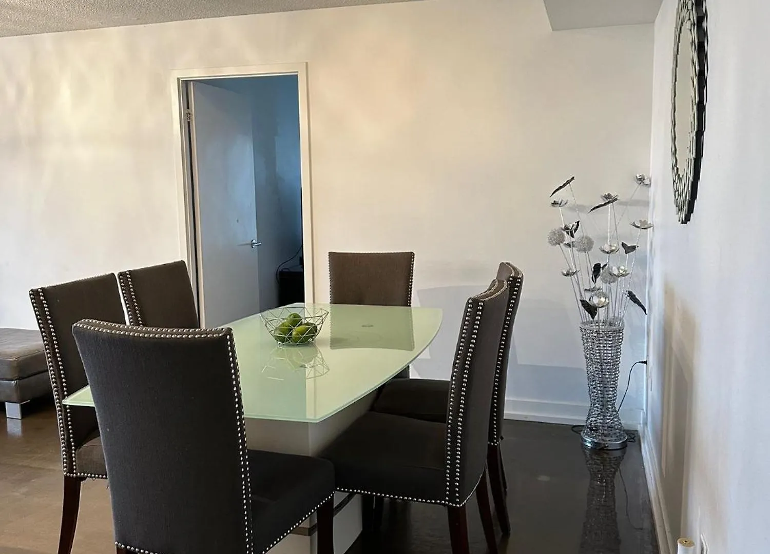 Toronto Downtown Luxurious Stylish 3 Bedroom 3 Bath 2 Balconies Near Rogers Centre Lakeview Condo 0*,  Canada