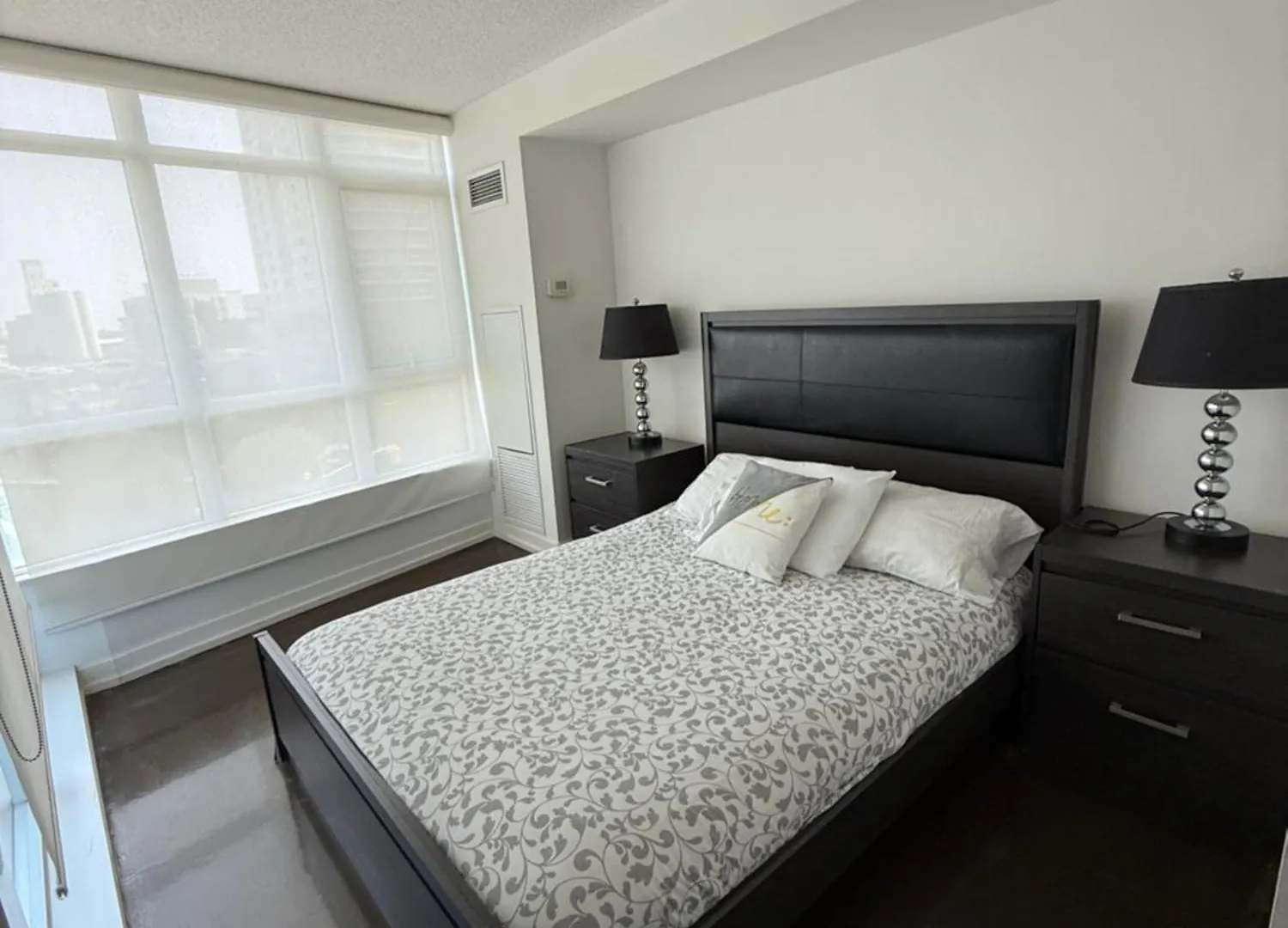Toronto Downtown Luxurious Stylish 3 Bedroom 3 Bath 2 Balconies Near Rogers Centre Lakeview Condo 0*,  Canada