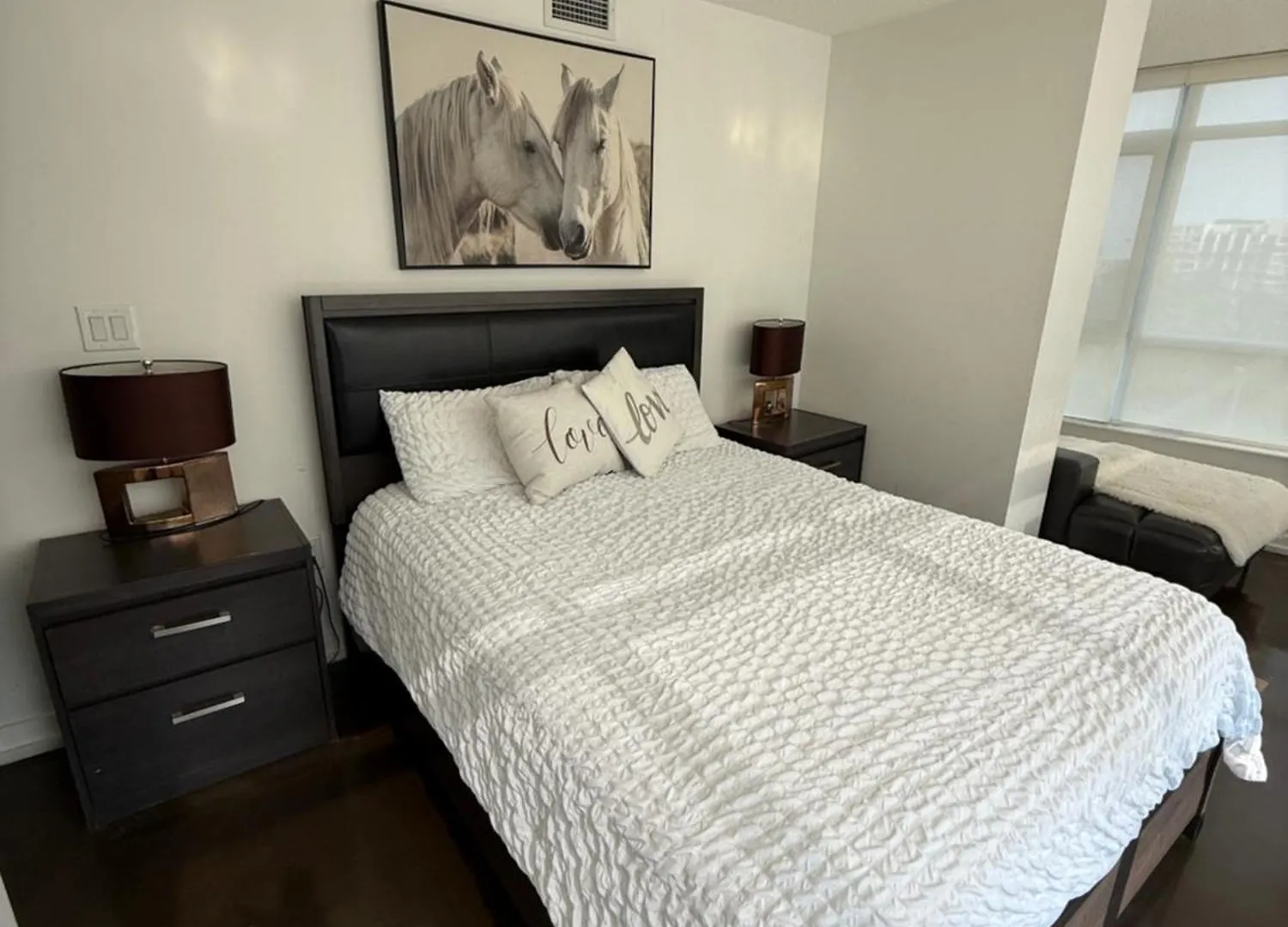 Toronto Downtown Luxurious Stylish 3 Bedroom 3 Bath 2 Balconies Near Rogers Centre Lakeview Condo Apartment