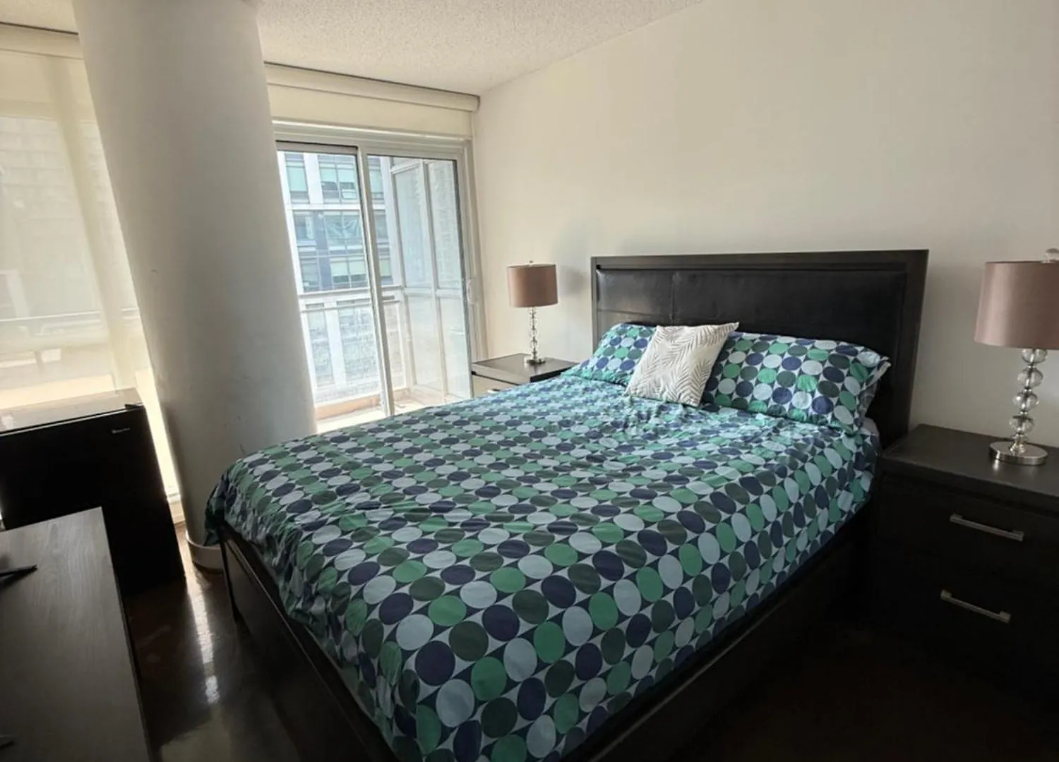 Toronto Downtown Luxurious Stylish 3 Bedroom 3 Bath 2 Balconies Near Rogers Centre Lakeview Condo