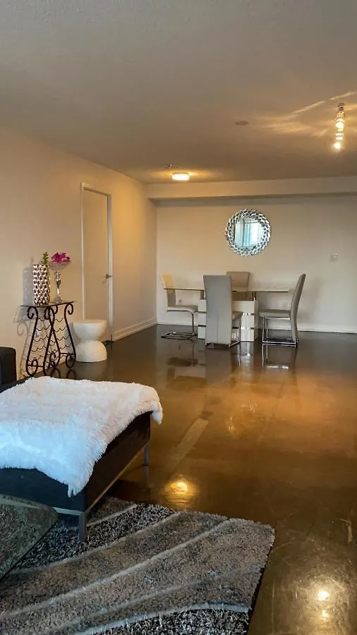 Toronto Downtown Luxurious Stylish 3 Bedroom 3 Bath 2 Balconies Near Rogers Centre Lakeview Condo 0*,  Kanada