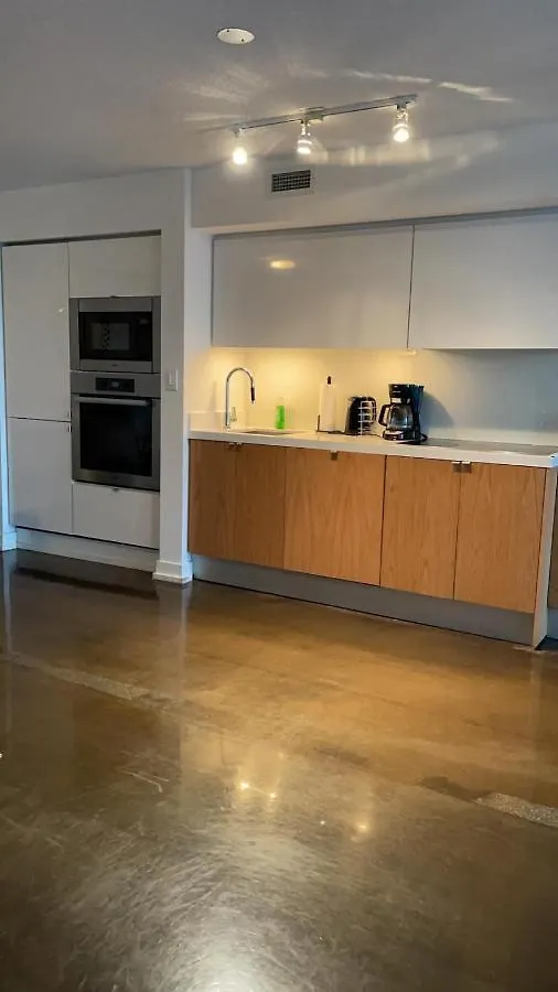 Apartment Toronto Downtown Luxurious Stylish 3 Bedroom 3 Bath 2 Balconies Near Rogers Centre Lakeview Condo Kanada