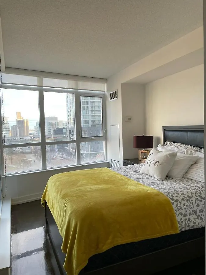 Toronto Downtown Luxurious Stylish 3 Bedroom 3 Bath 2 Balconies Near Rogers Centre Lakeview Condo 0*,  Kanada