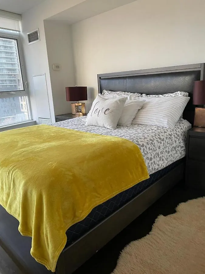 Toronto Downtown Luxurious Stylish 3 Bedroom 3 Bath 2 Balconies Near Rogers Centre Lakeview Condo