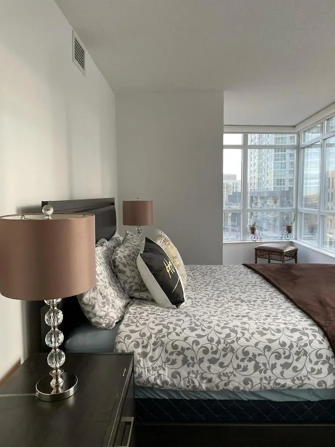 Toronto Downtown Luxurious Stylish 3 Bedroom 3 Bath 2 Balconies Near Rogers Centre Lakeview Condo Kanada