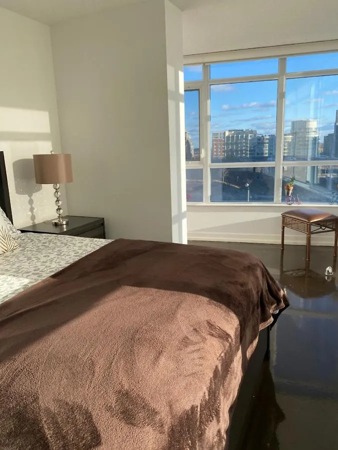 Apartment Toronto Downtown Luxurious Stylish 3 Bedroom 3 Bath 2 Balconies Near Rogers Centre Lakeview Condo