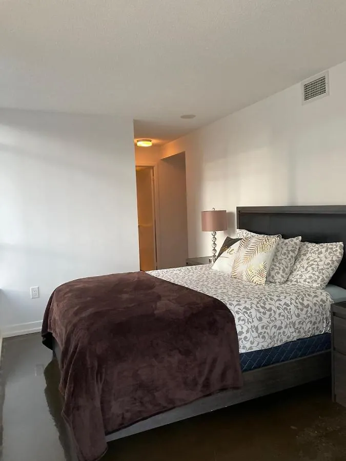 Toronto Downtown Luxurious Stylish 3 Bedroom 3 Bath 2 Balconies Near Rogers Centre Lakeview Condo 0*,