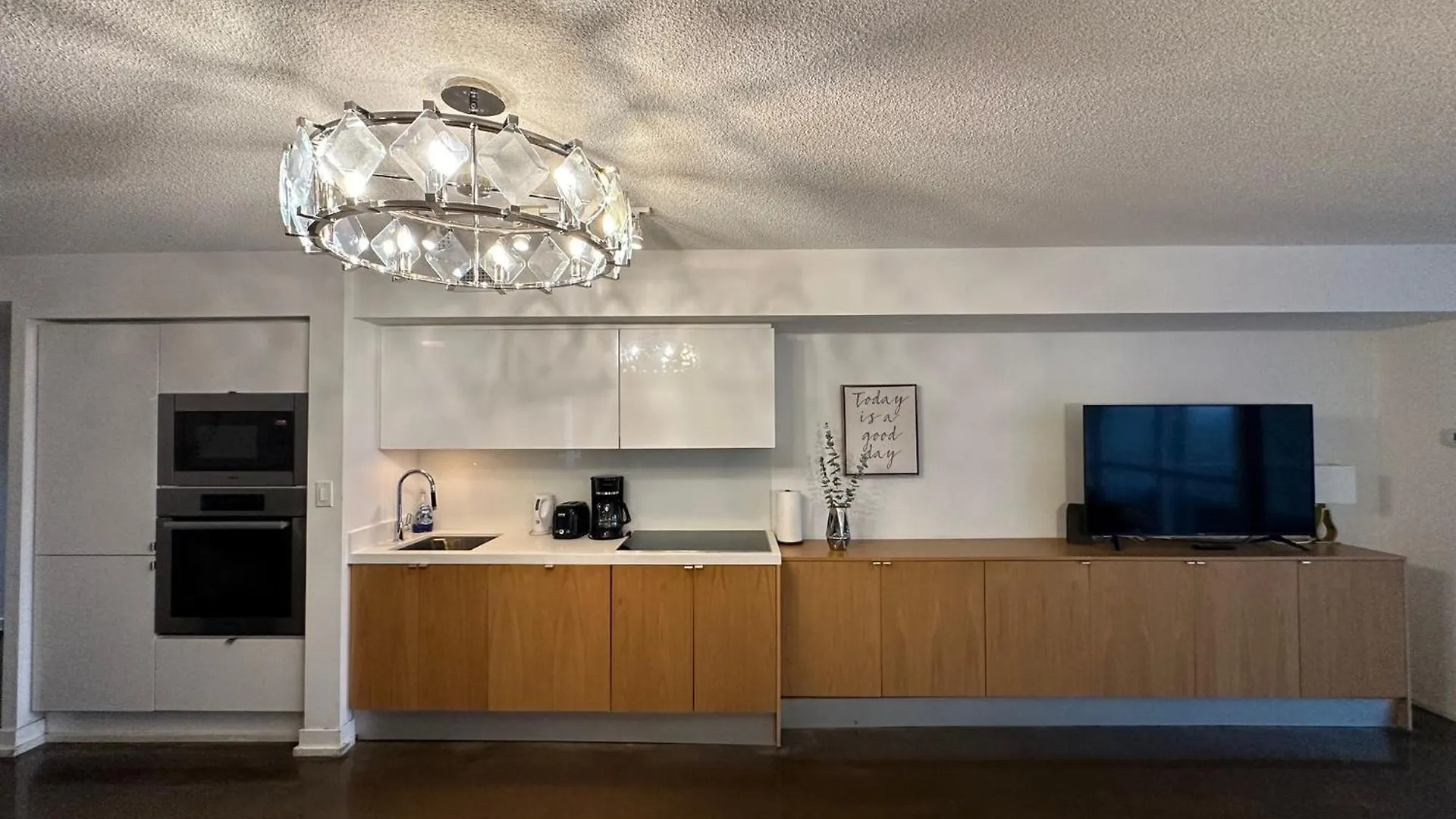 Apartment Toronto Downtown Luxurious Stylish 3 Bedroom 3 Bath 2 Balconies Near Rogers Centre Lakeview Condo